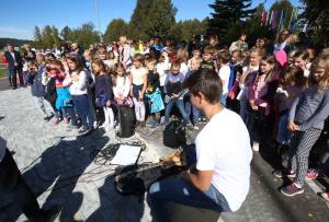 OTVORITEV PRED OŠ CERKNICA  09 FOTO LJUBO VUKELIČ